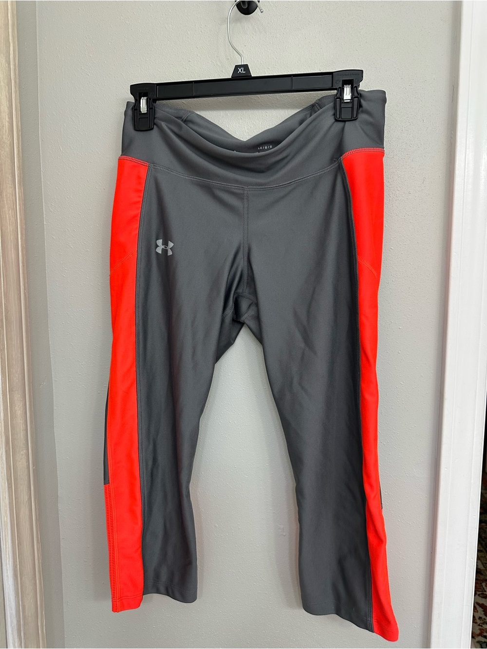Under Armour Gray Capri compression Leggings with orange